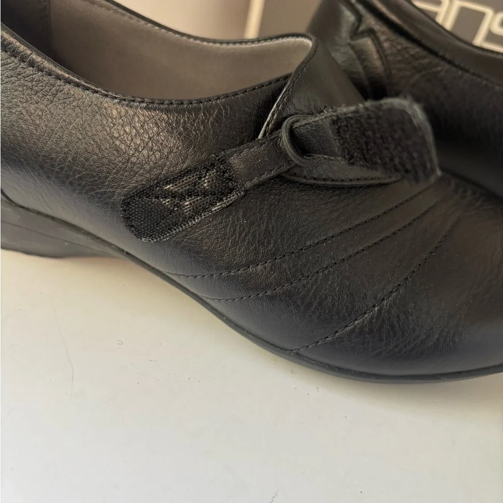Dansko Women’s Black Slip-On Loafers with adjustable strap - Picture 4 of 7